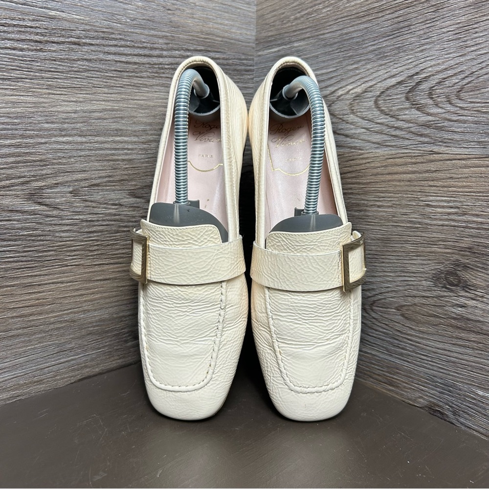 Roger vivier beige patent loafers